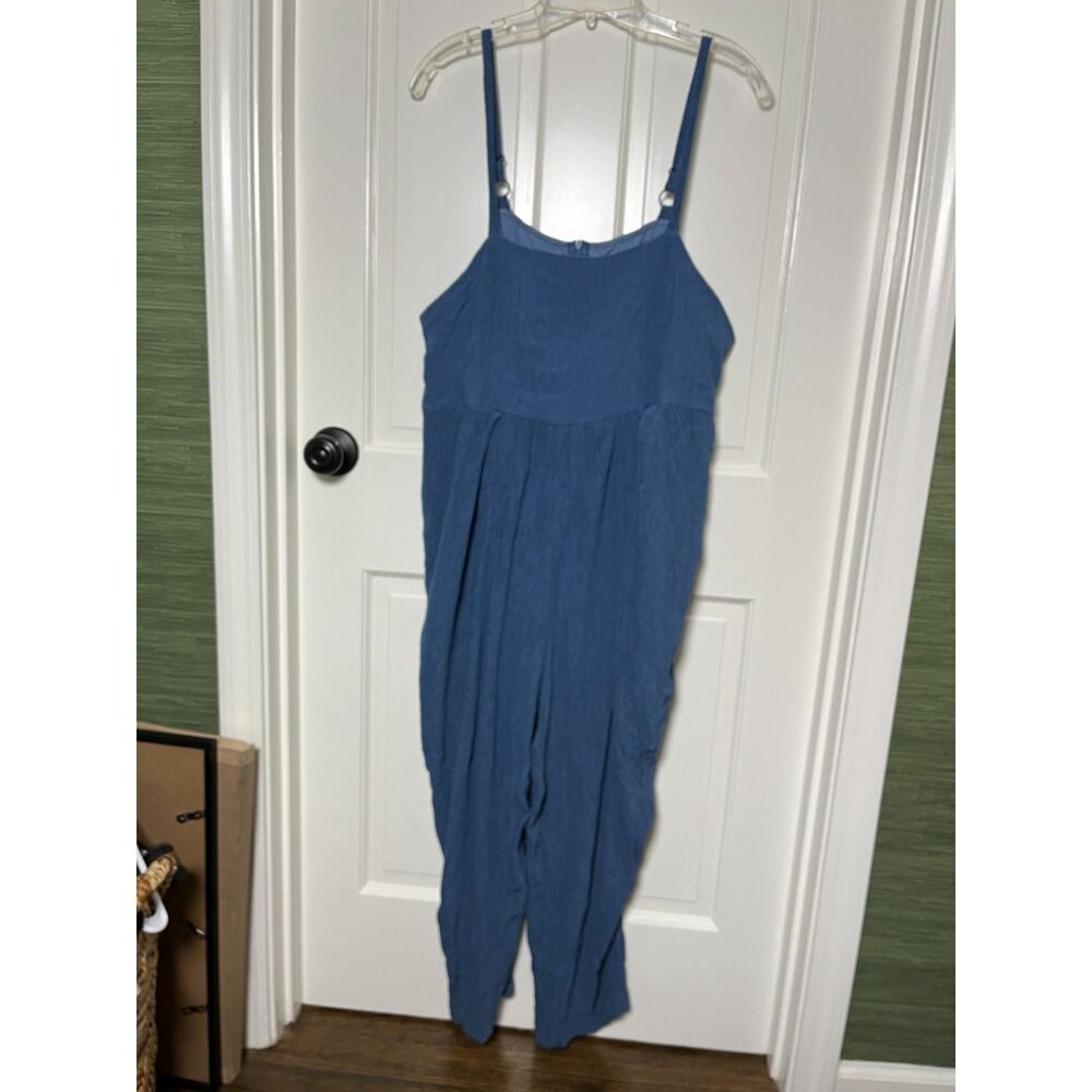 BloomChic Blue Crinkle Jumpsuit Size 10 Relaxed Tapered Leg Pockets Cotton Blend